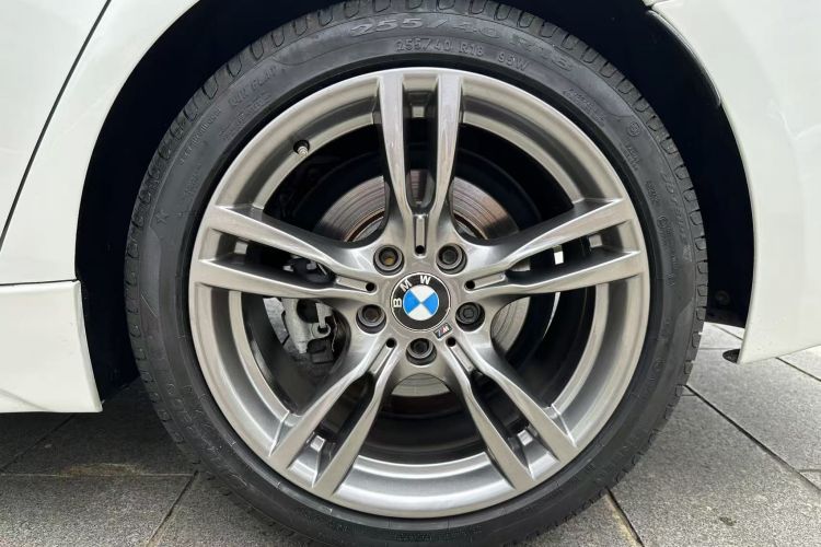 BMW 3 Series 2018 car image #10