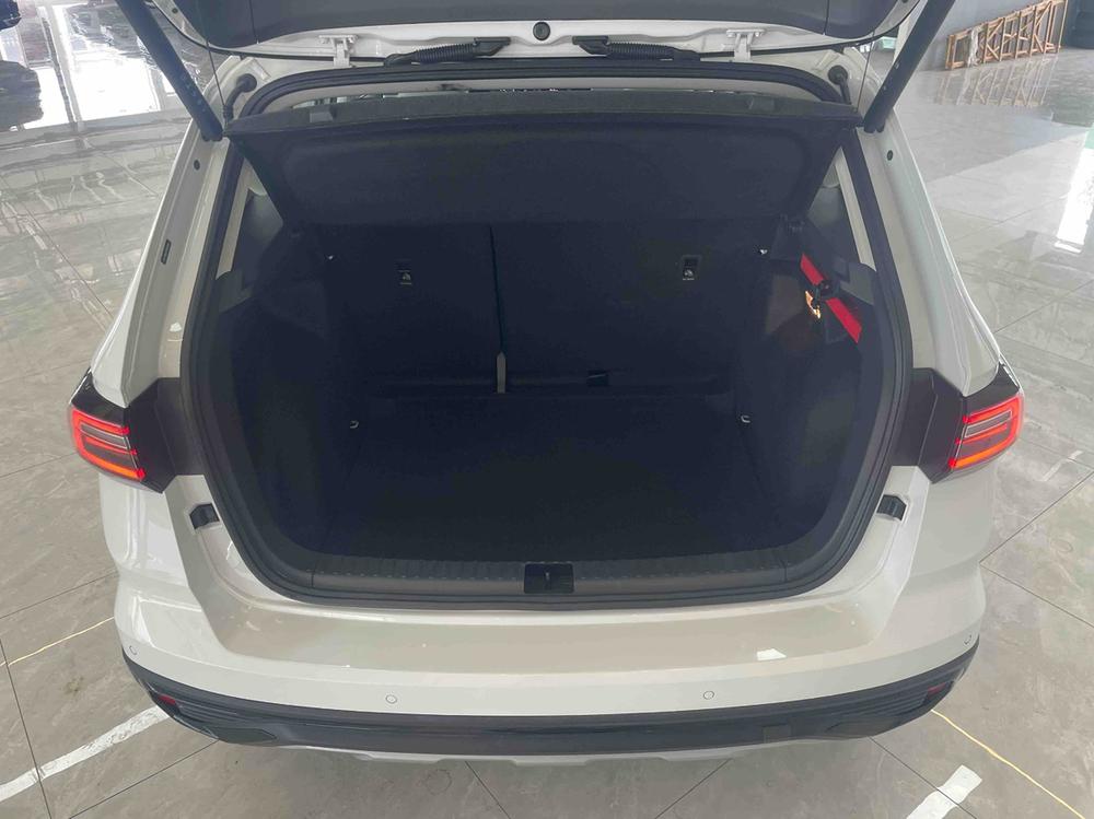 Volkswagen Tharu 2024 car image #12