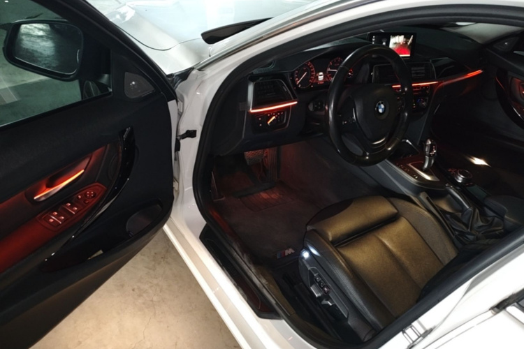 BMW 3 Series 2018 #16 BMW 3 Series 2018 immagine di auto #16
