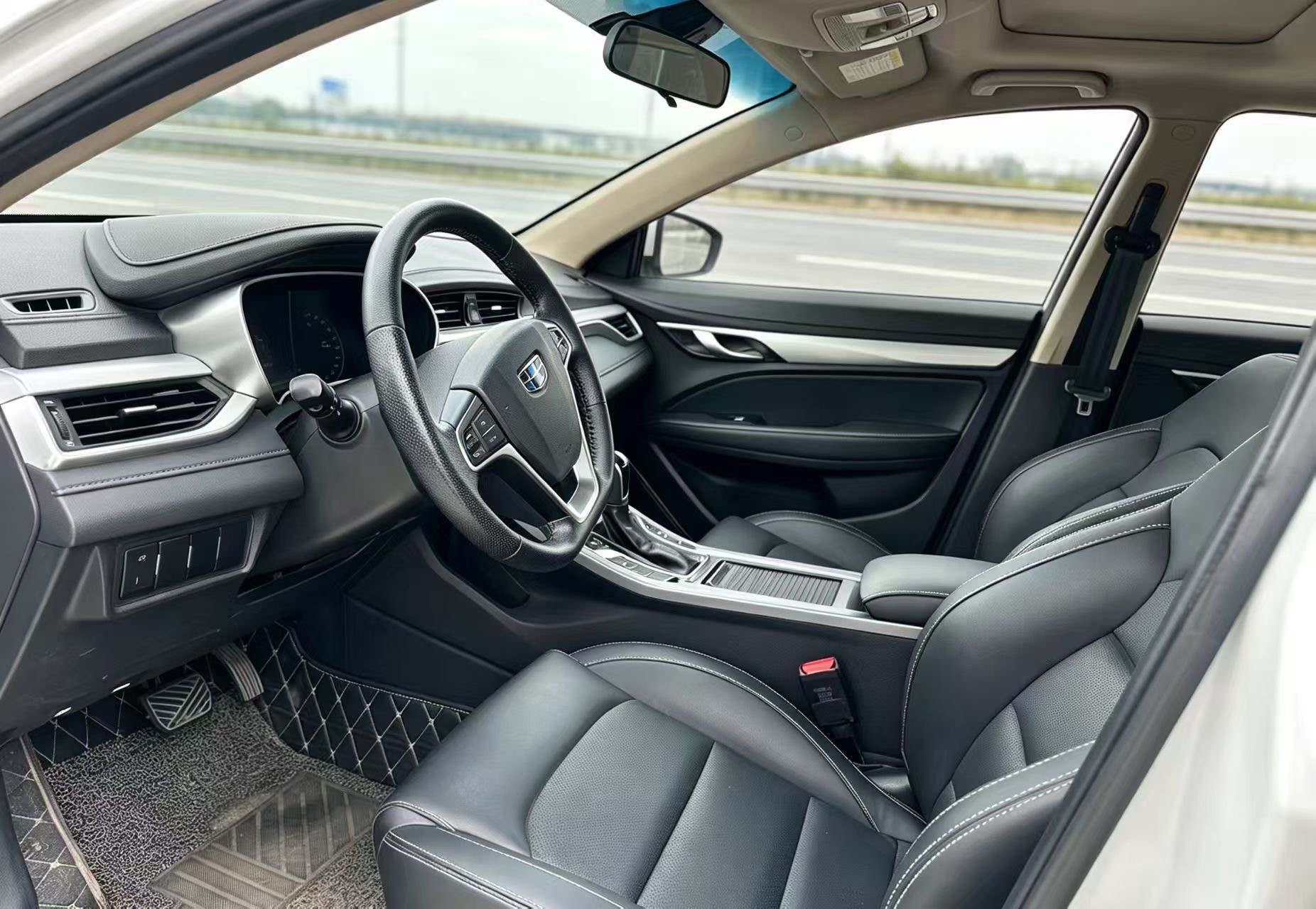 GEELY Emgrand 2018 car image #3