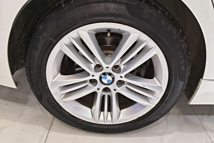 BMW 3 Series 2017 #10 BMW 3 Series 2017 car image #10