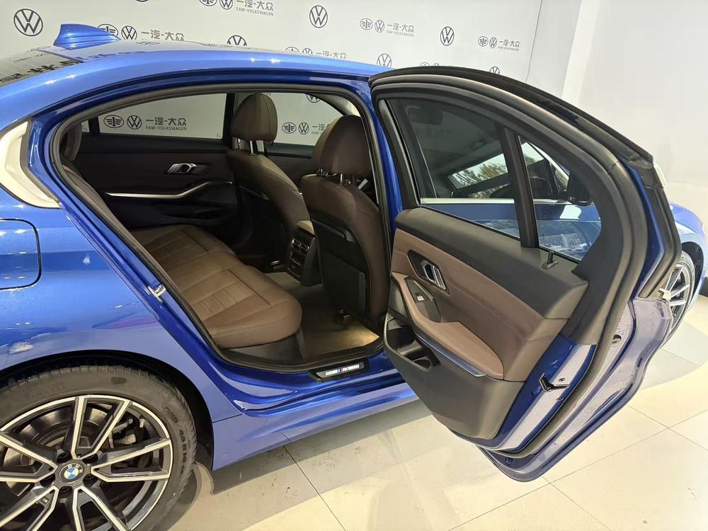 BMW 3 Series 2021 car image #10