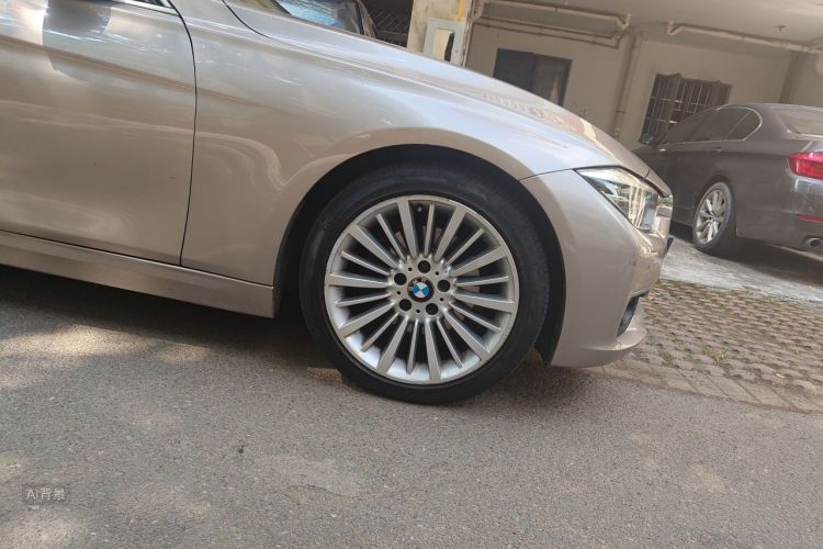 BMW 3 Series 2018 car image #9