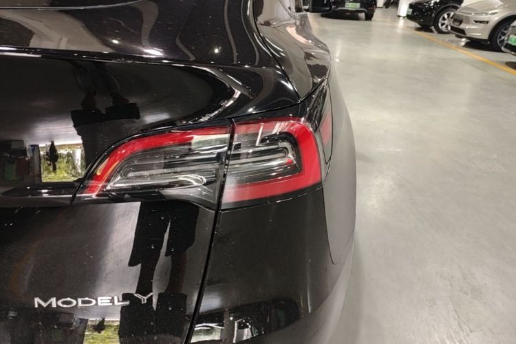Tesla Model Y 2022 #8 Tesla Model Y 2022 car image #8