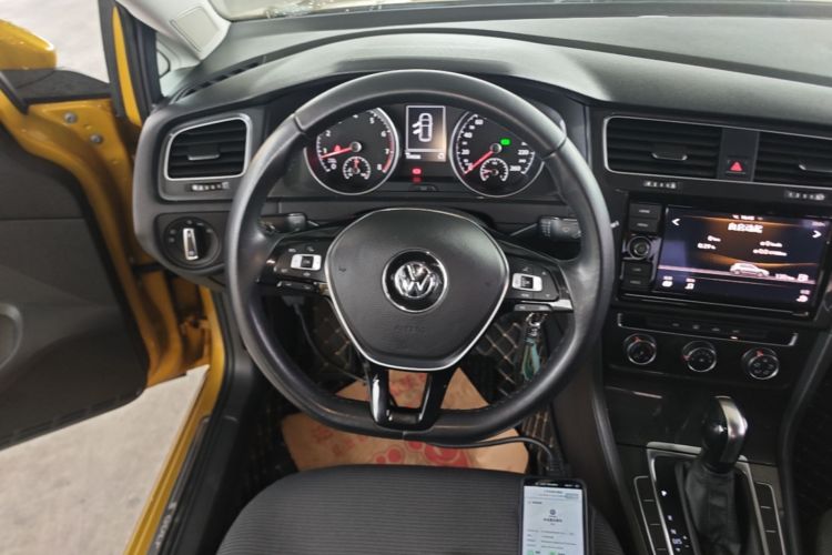 Volkswagen Golf 2019 car image #11