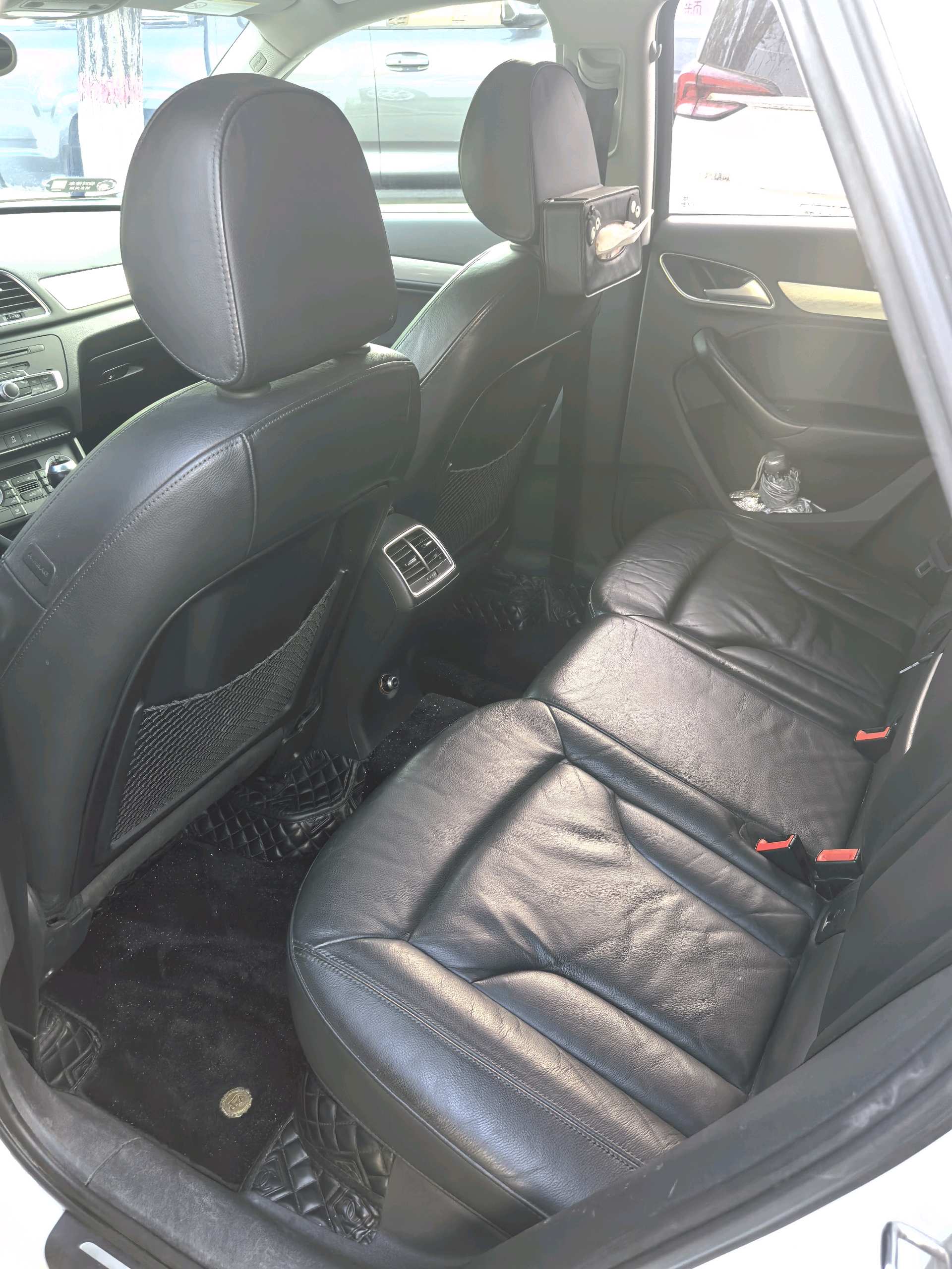 Audi Q3 2016 car image #5