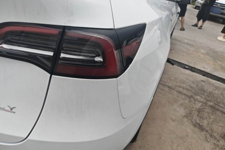 Tesla Model Y 2024 car image #8