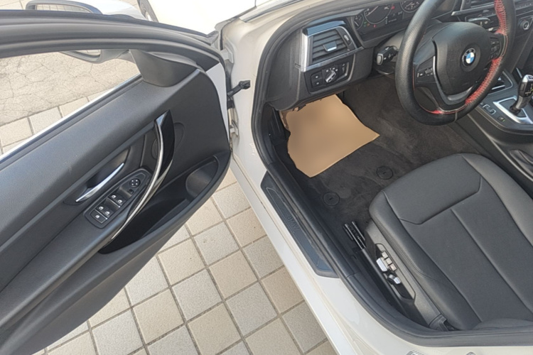 BMW 3 Series 2016 car image #16