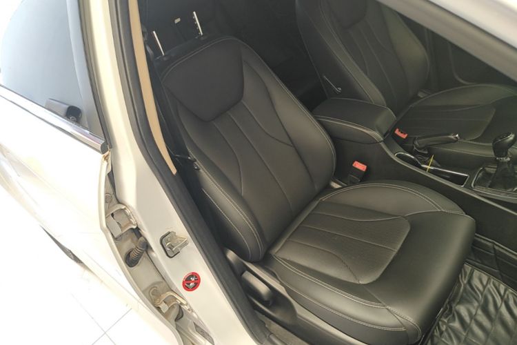 GEELY Emgrand 2018 #24 GEELY Emgrand 2018 car image #24
