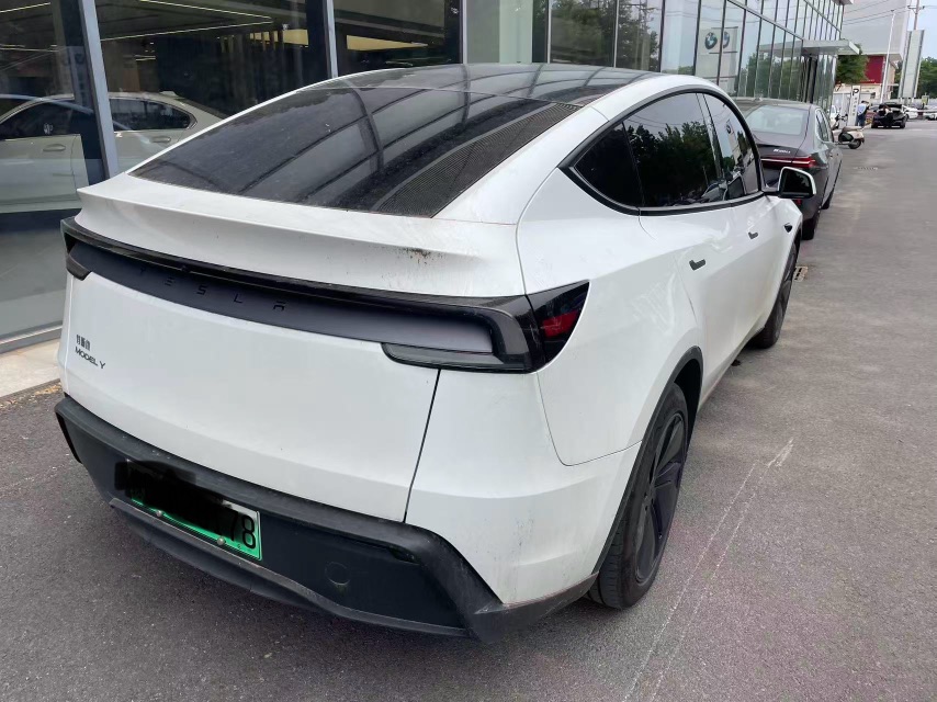 Tesla Model Y 2025 #3 Tesla Model Y 2025 car image #3
