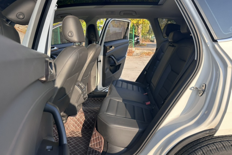 Volkswagen Tharu 2021 immagine di auto #10