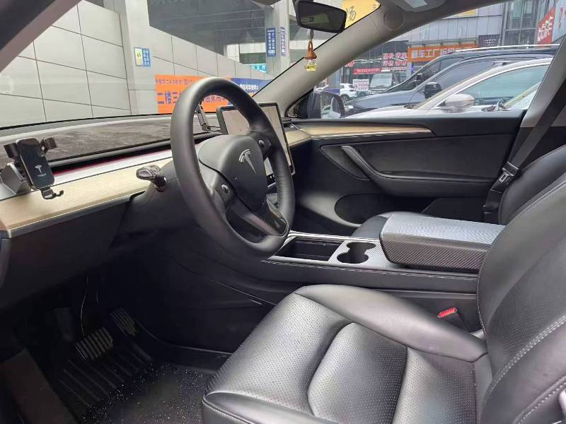 Tesla Model Y 2021 car image #3