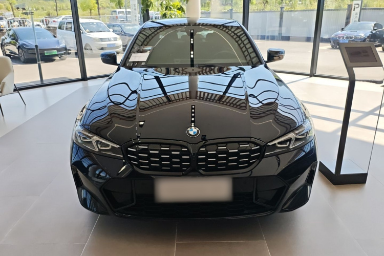 BMW 3 Series 2024 صورة سيارة #3