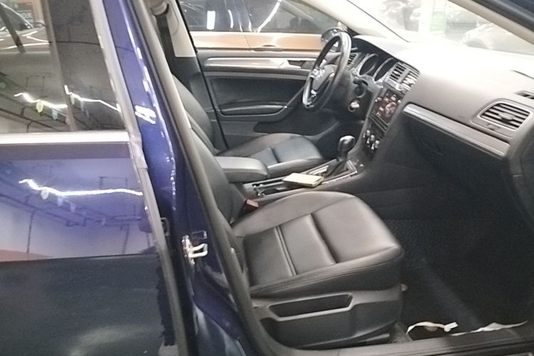 Volkswagen Golf 2019 صورة سيارة #24