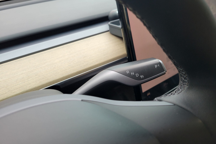 Tesla Model Y 2023 car image #23