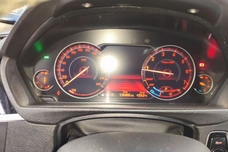 BMW 3 Series 2019 car image #12