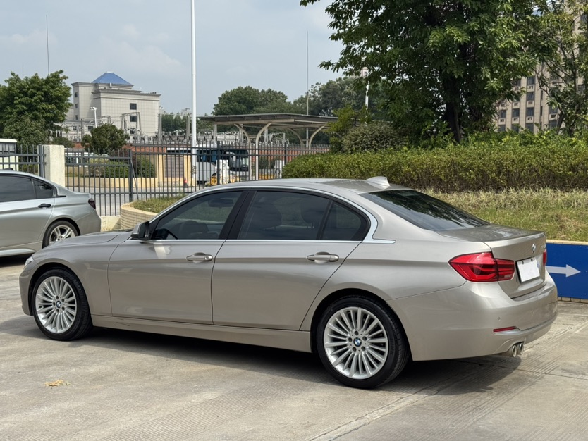 BMW 3 Series 2018 car image #13