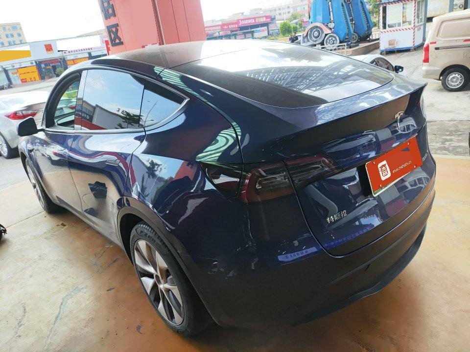 Tesla Model Y 2023 imagen de coche #3