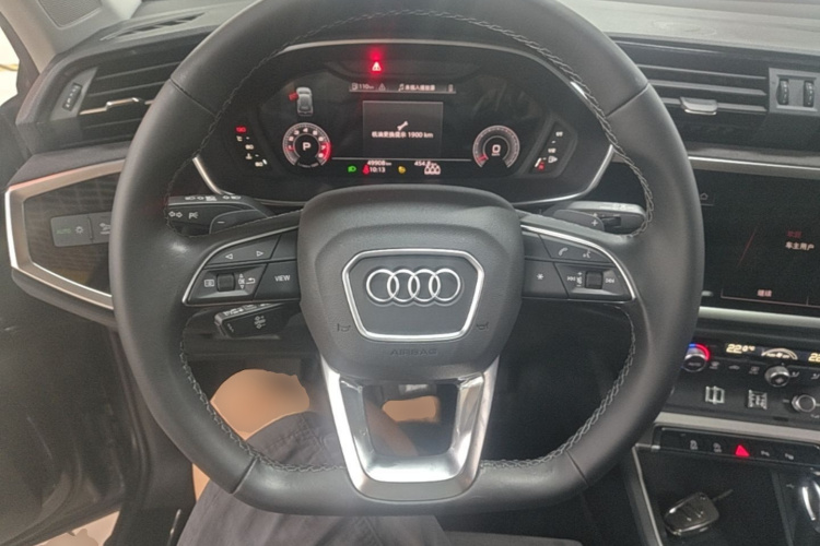 Audi Q3 2023 car image #11