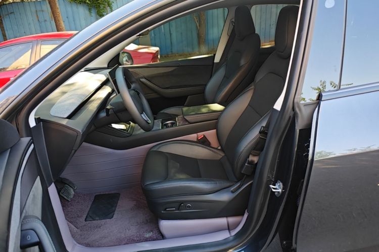 Tesla Model Y 2025 car image #15