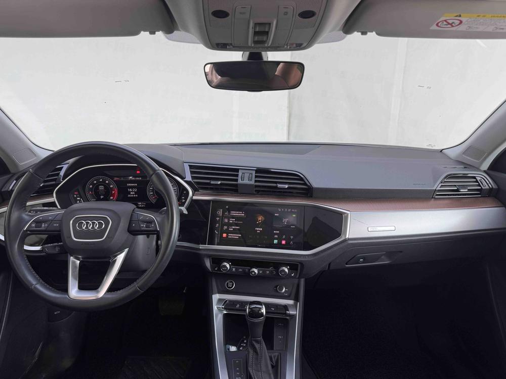 Audi Q3 2022 car image #30