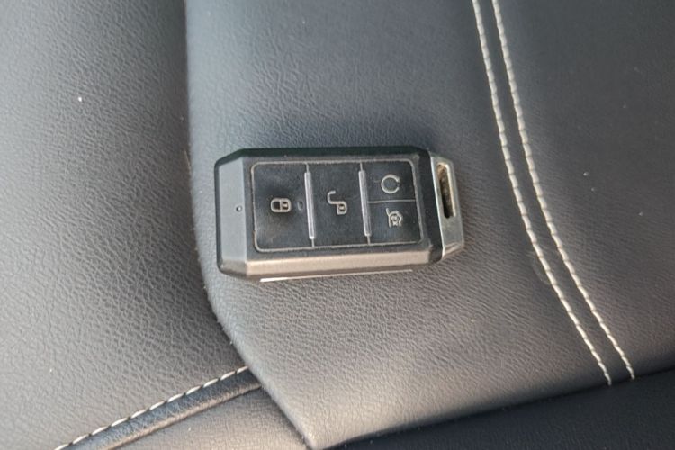 BYD Yuan New Energy 2019 #9 BYD Yuan New Energy 2019 car image #9