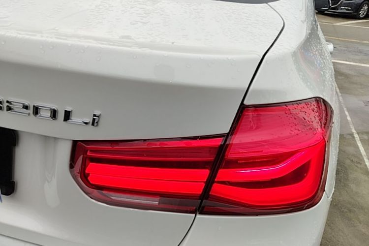 BMW 3 Series 2018 صورة سيارة #8