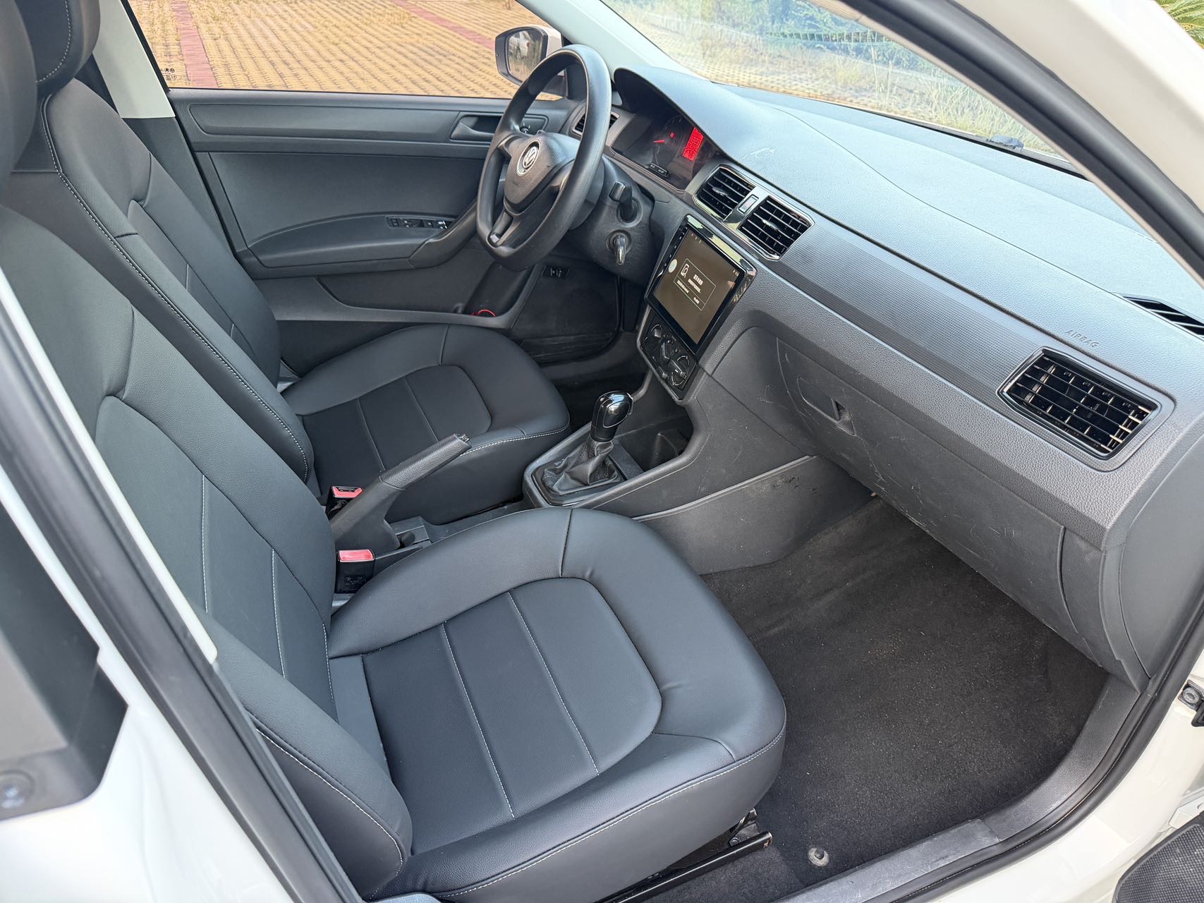 Volkswagen Santana 2017 imagen de coche #6
