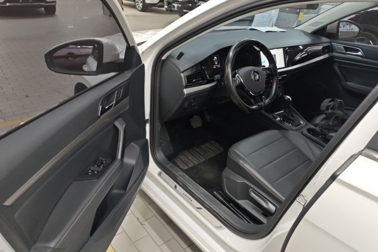 Volkswagen Lavida 2019 car image #18