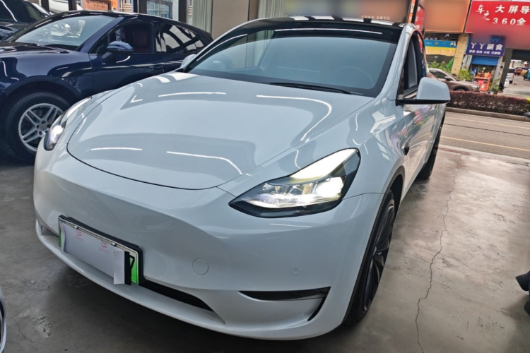 Tesla Model Y 2022 #2 Tesla Model Y 2022 car image #2