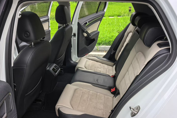 Volkswagen Golf 2017 car image #14