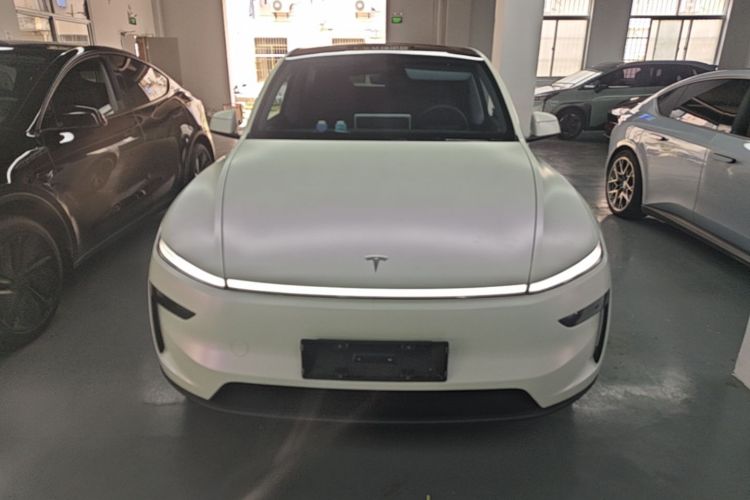 Tesla Model Y 2025 #3 Tesla Model Y 2025 car image #3