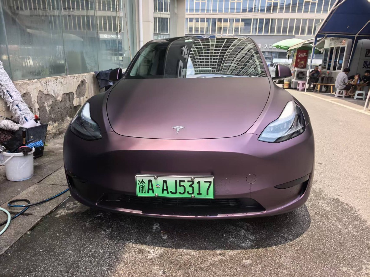 Tesla Model Y 2023 car image #2