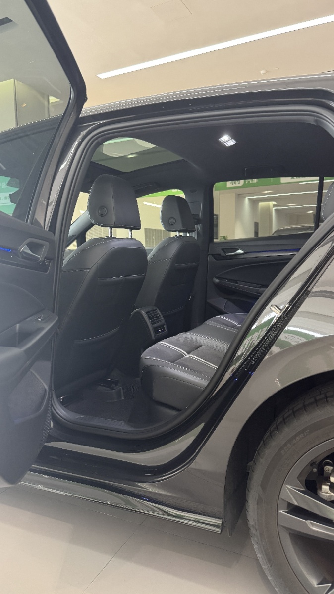 Volkswagen Golf 2023 immagine di auto #5