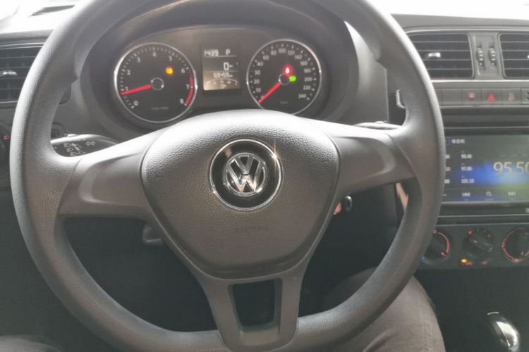 Volkswagen Polo 2014 car image #11