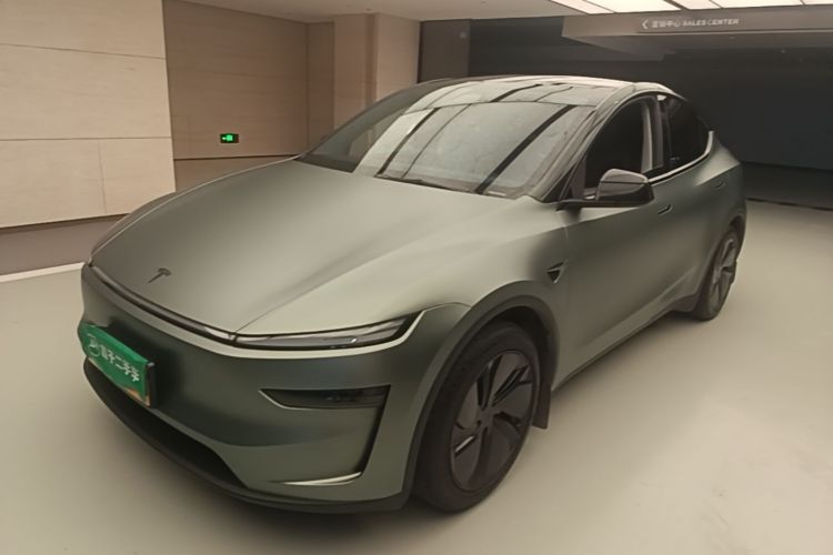 Tesla Model Y 2025 car image #2