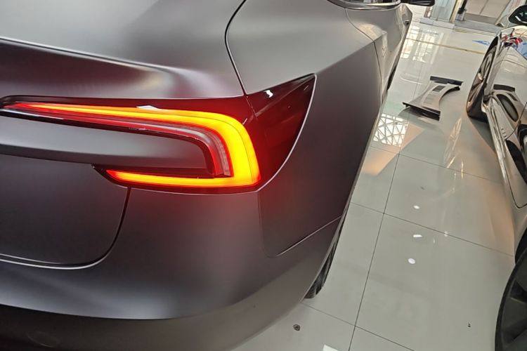 Tesla Model 3 2024 car image #8