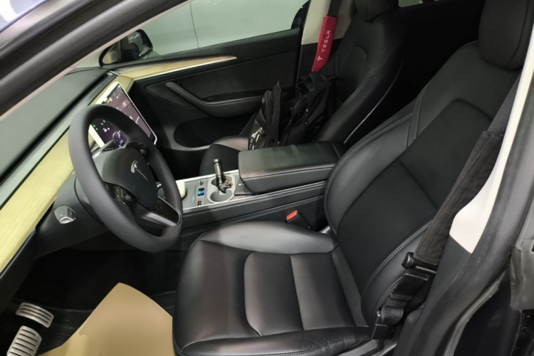 Tesla Model Y 2023 immagine di auto #15