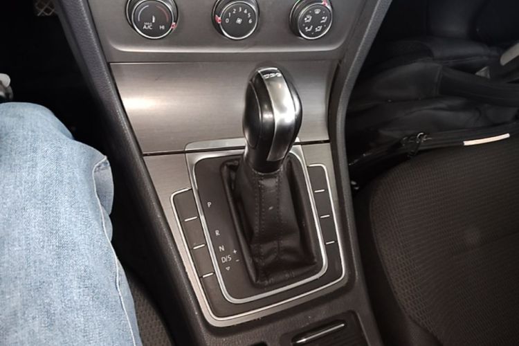 Volkswagen Golf 2016 car image #14