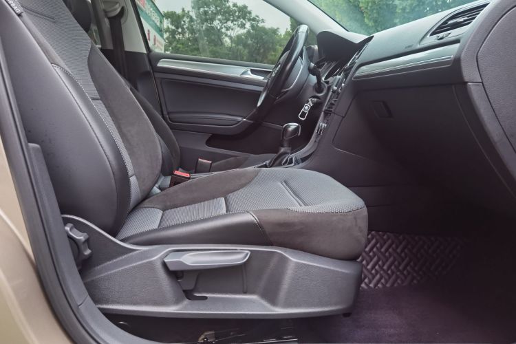Volkswagen Golf 2018 car image #9