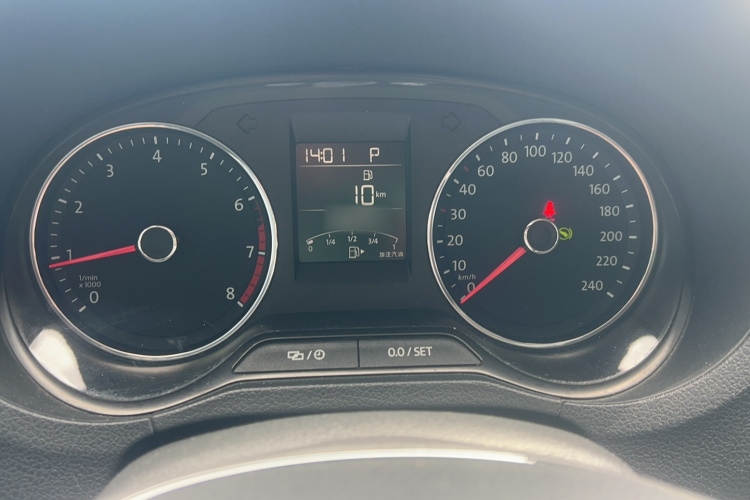 Volkswagen Polo 2016 car image #13