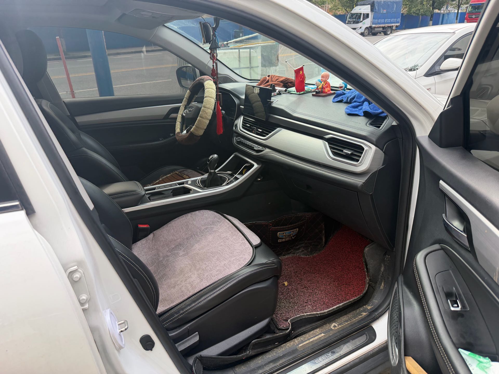 GEELY Vision X6 2020 car image #3