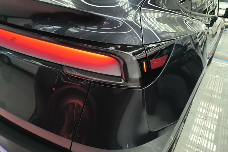 Tesla Model Y 2025 car image #8