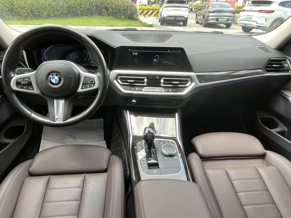 BMW 3 Series 2020 car image #17