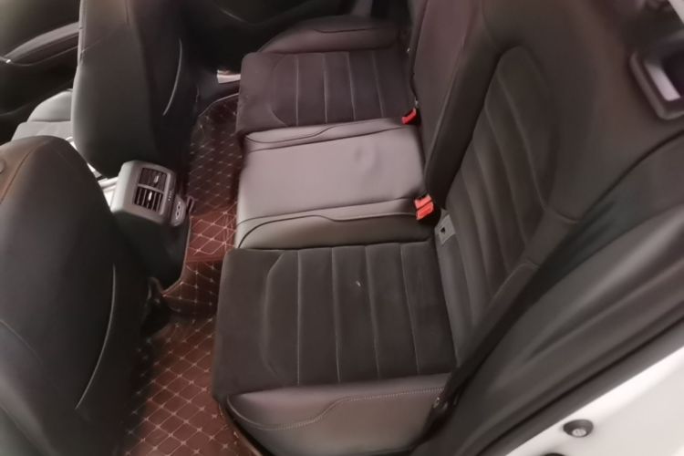 Volkswagen Golf 2019 car image #17