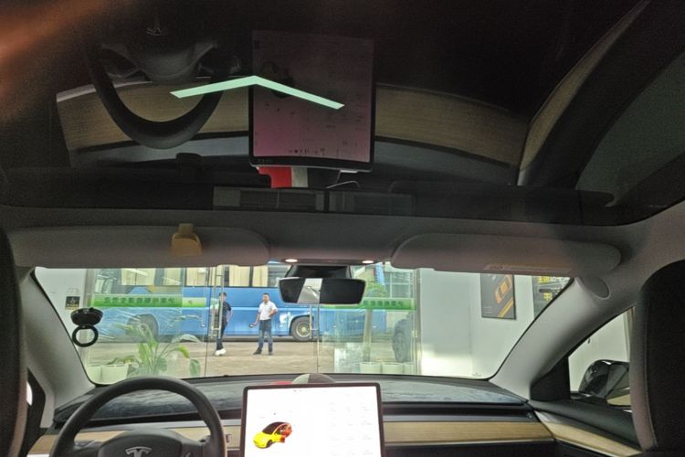 Tesla Model 3 2023 car image #18