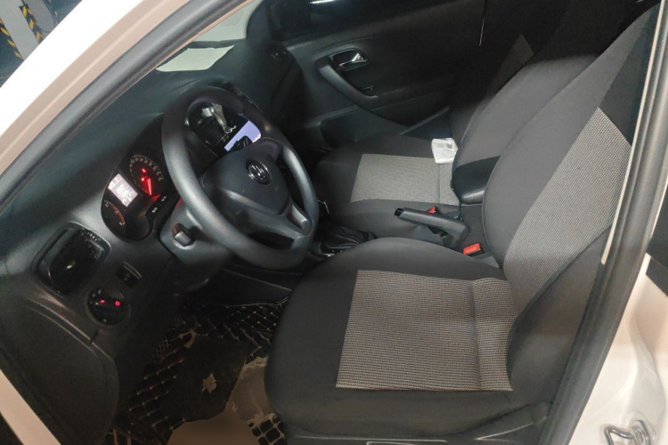 Volkswagen Polo 2018 car image #15