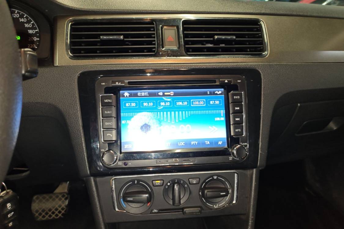 Volkswagen Santana 2013 #27 Volkswagen Santana 2013 صورة سيارة #27