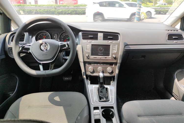 Volkswagen Golf 2017 imagem de carro #11