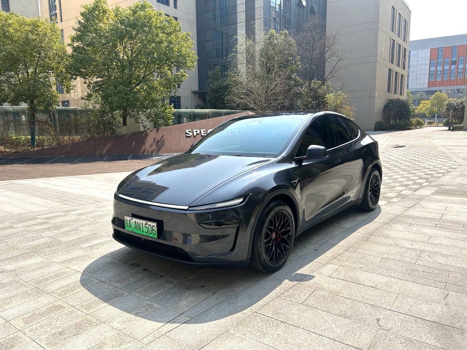 Tesla Model Y 2025 car image 